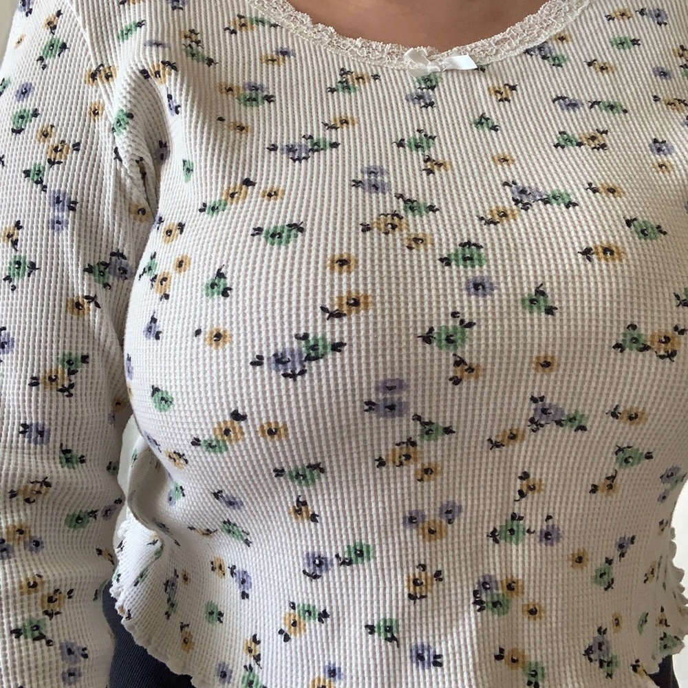 ♡ SOLD!! Polly & Esther Long Sleeve Flower Pattern | Size XL - Picture 6 of 6